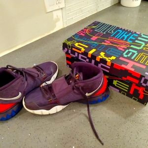 Kyrie 6 Enlightenment size 9(Slightly Used)